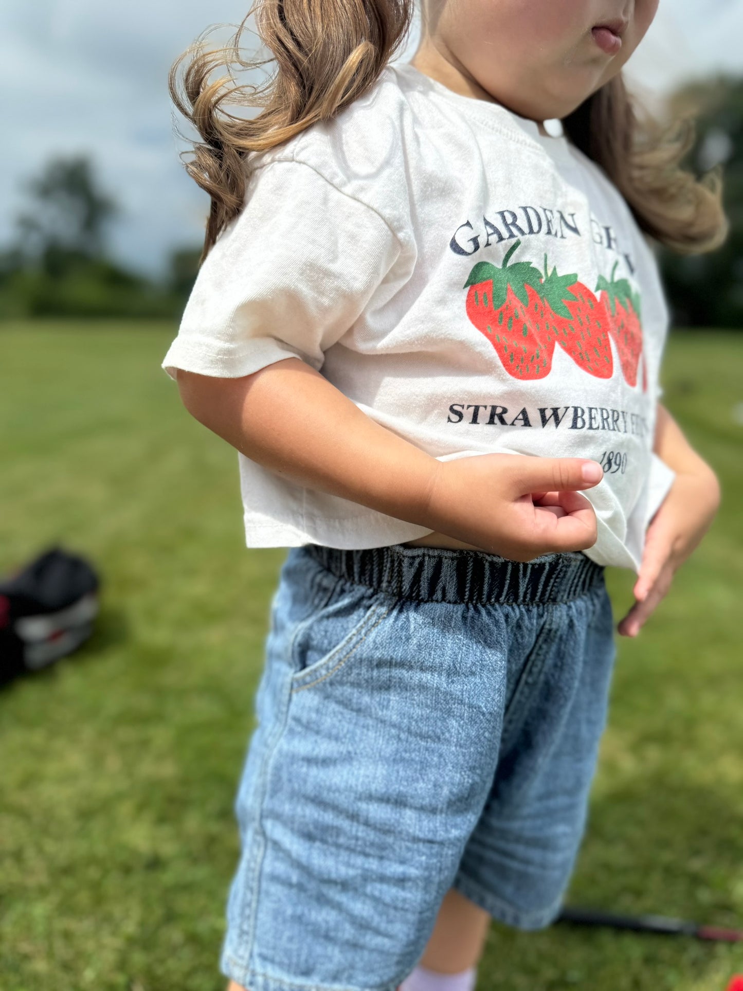 Strawberry Field - T-shirt